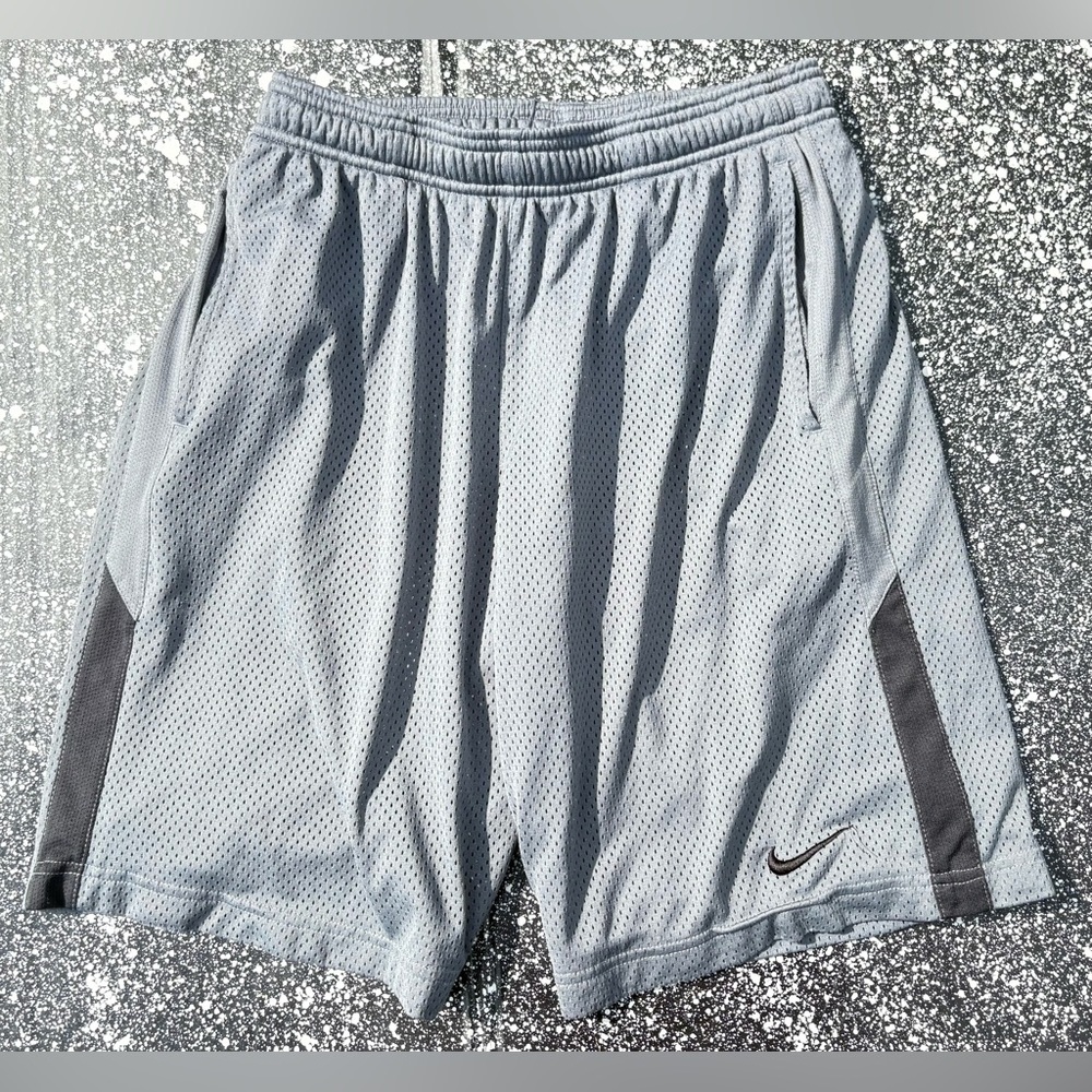 NIKE Dri-Fit Mesh Shorts EUC Gray/Black Size Small